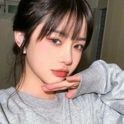 院子里的女人